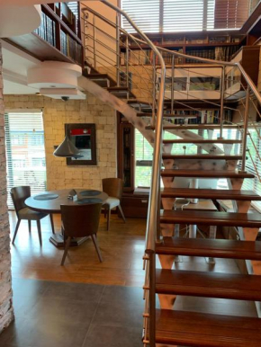 The Lofts, cosy 1 bedroom duplex apartment with pool